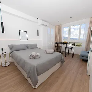 https://modern-apartment-with-stunning-views-marbella.es-andalucia.com