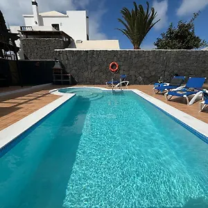 Villa Adel 56, Private Heated Pool, Parking, Playa Blanca (Lanzarote)